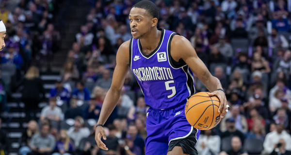 Kings Initiated Dialogue With De'Aaron Fox On In-Season Trade