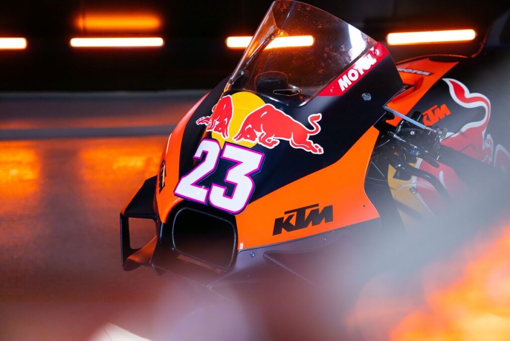 KTM avoids talking about crisis at 2025 MotoGP launch: "We are here to race"