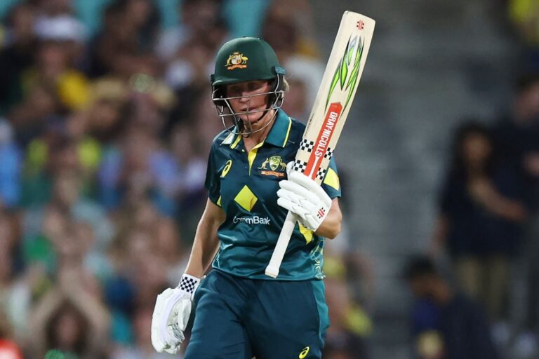 Mooney calls for Australia to put on a show in Ashes Test