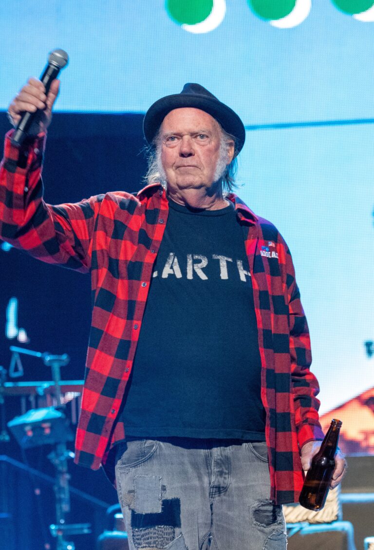 Neil Young to Headline Glastonbury 2025, Backtracking on Decision to Withdraw