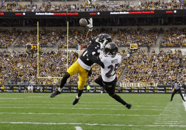 NFL Wild Card predictions: Picks against the spread for both Saturday games