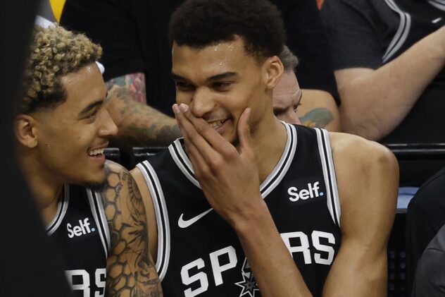 Open Thread: Hilarious video of Victor Wembanyama critiquing Spurs artwork