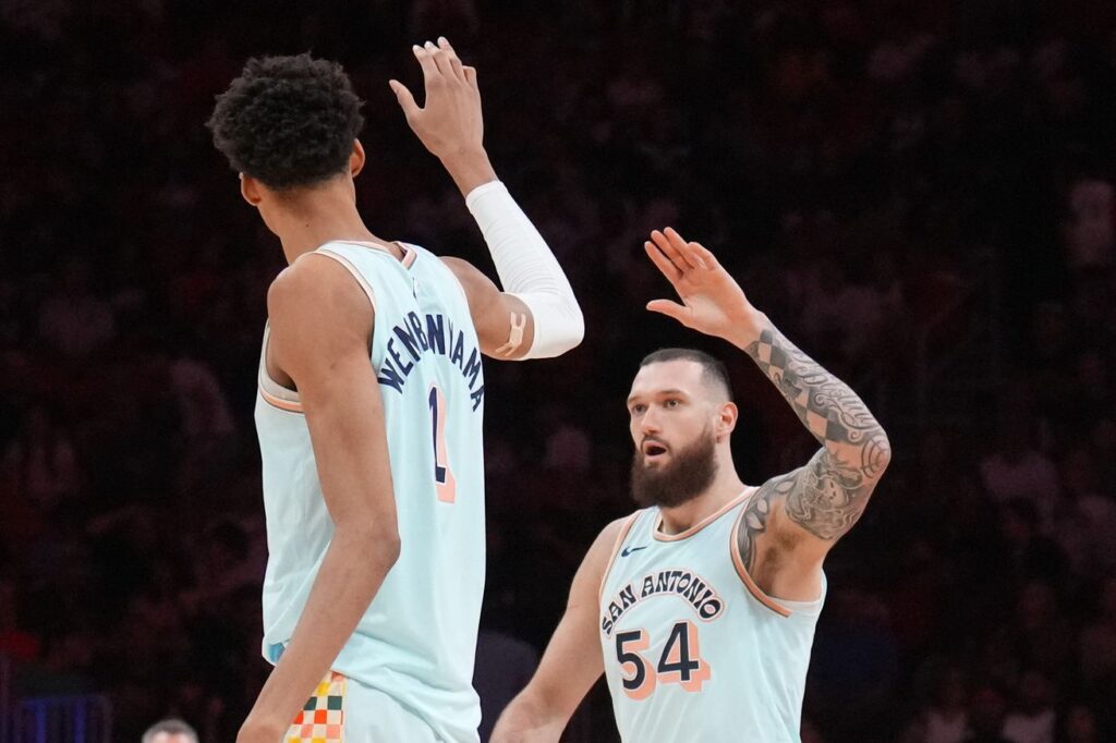 Open Thread: Possibly the greatest trick shot ever