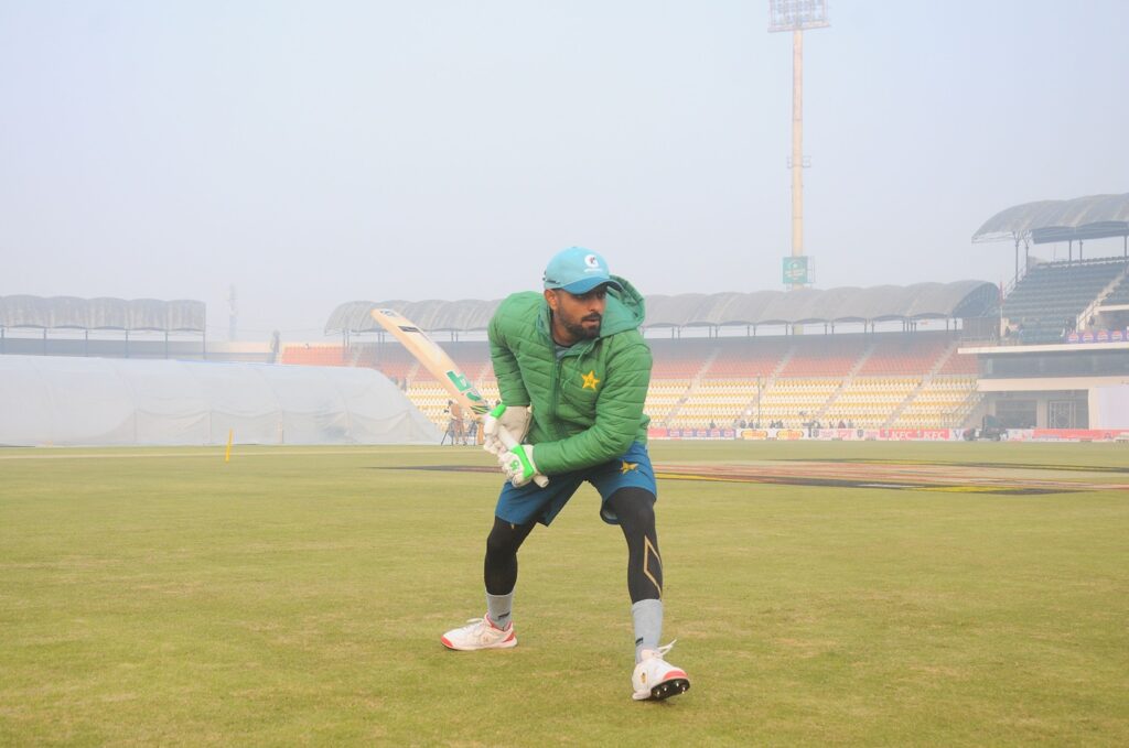 Pakistan bat after fog delays toss; Imlach debuts for West Indies