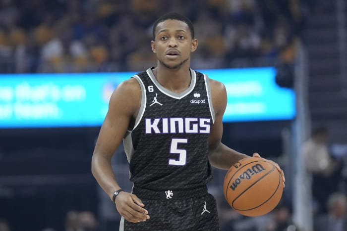 Rumor Mill: De’Aaron Fox names San Antonio as preferred landing spot as trade deadline nears
