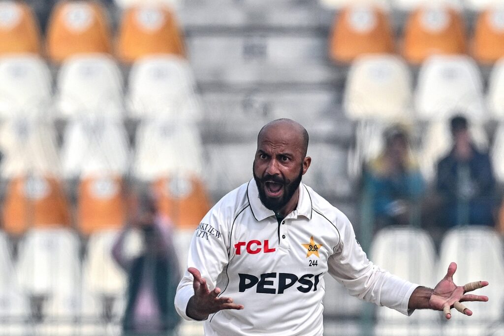 Sajid bags four to put Pakistan on victory path