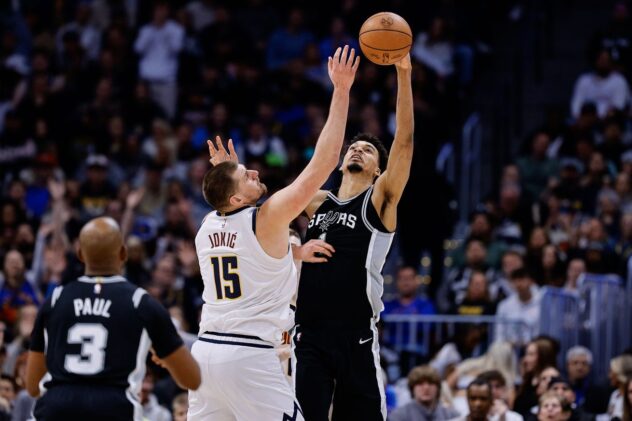 Spurs escape Denver with a nail-biter over the Nuggets