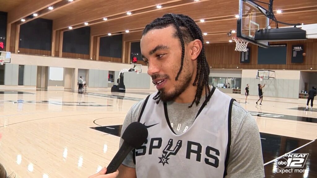 Spurs guard Tre Jones talks Paris, playoff chase ahead of matchup against Clippers