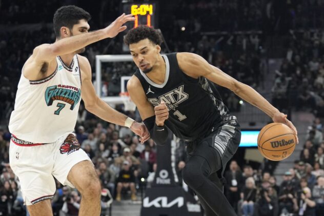 Spurs start strong but can’t hold off Grizzlies’ second-half comeback