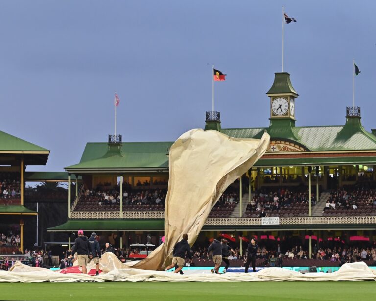 Sydney washout puts Hurricanes, Sixers in Qualifier