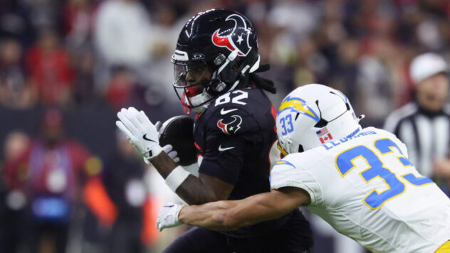 Texans part ways with embattled WR Diontae Johnson