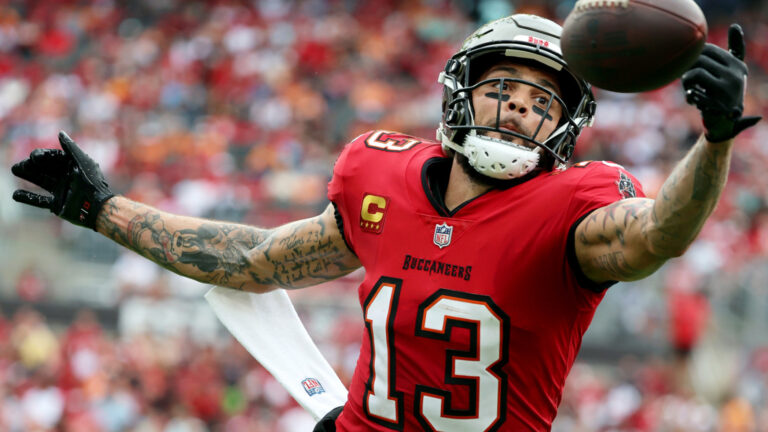 Top 10 Takeaways: Bucs Win NFC South, Mike Evans Hits 1,000 Yards