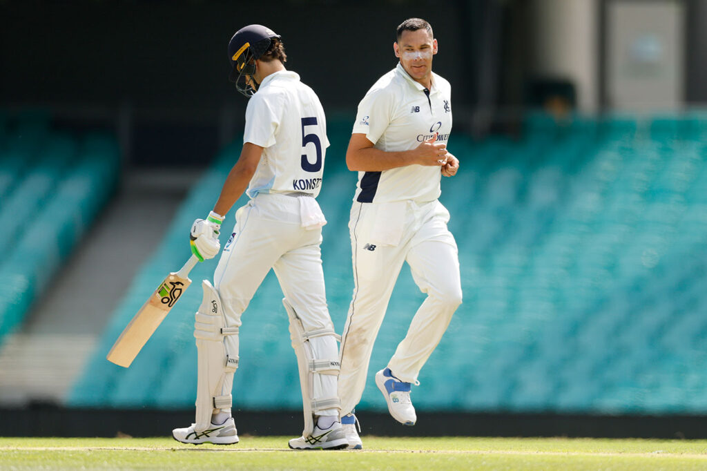 2.1 overs, 30 for 1: Konstas involved in wild Shield start