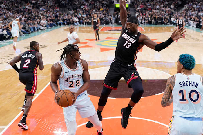 Adebayo hits 19-footer at buzzer to cap 30-point outing in Heat’s 105-103 win over Spurs