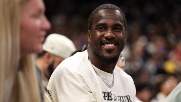 Buccaneers meet with Lavonte David; LB drawing outside interest