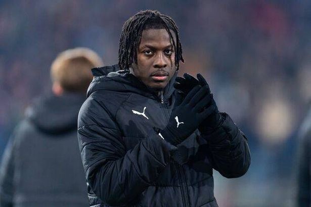 Chelsea told what they must do to beat Liverpool to dream Mohamed Salah replacement