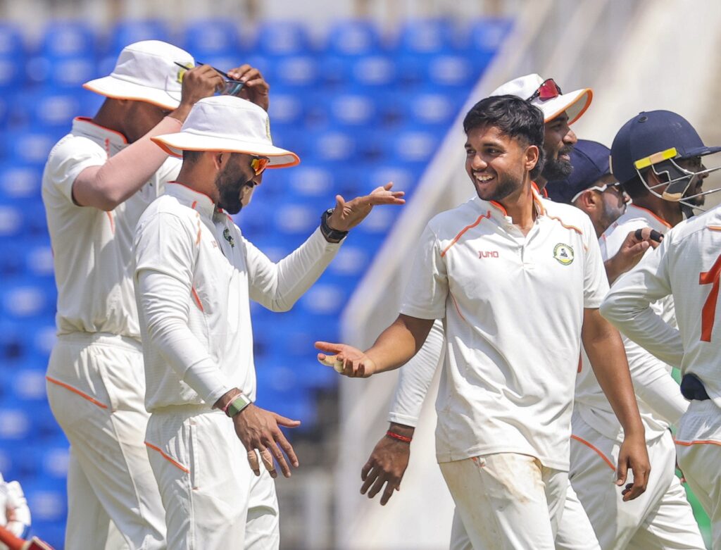 Harsh Dubey, Parth Rekhade spin Vidarbha into the lead