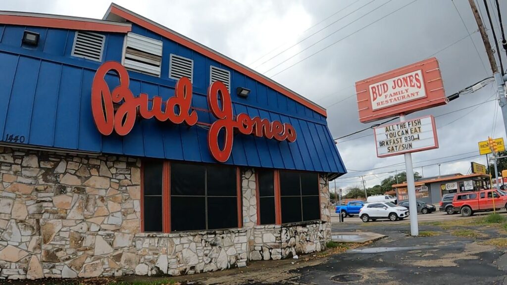‘Means the world to us’: Bud Jones Restaurant sees revival with support from fellow South Side food staple