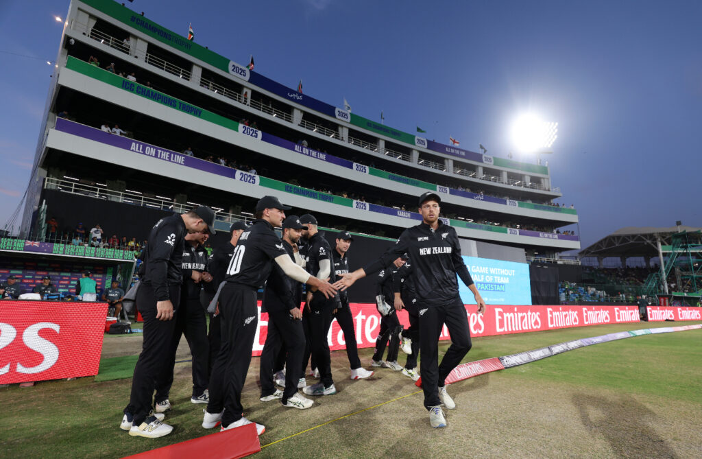 New Zealand aim for semi-finals; Bangladesh aim to stay alive