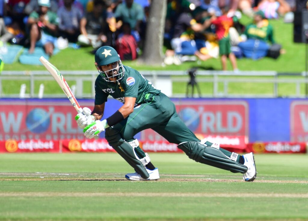 New Zealand opt to bat in first game of tri-series; Babar to open for Pakistan