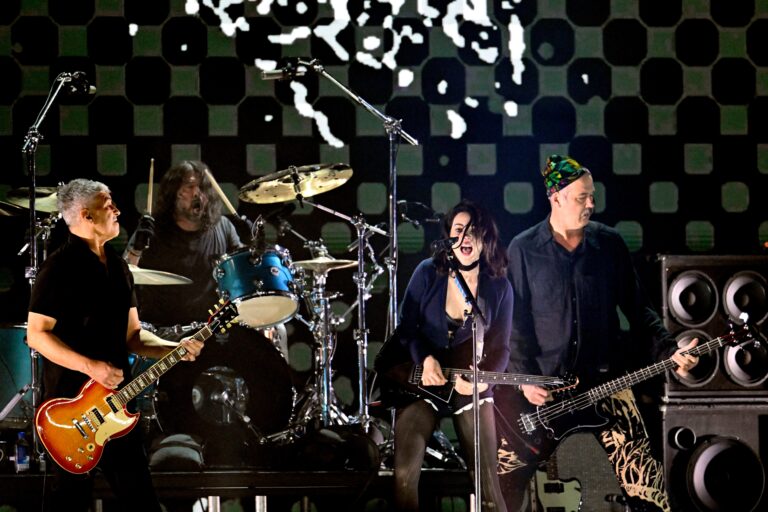 Nirvana Members Perform With Kim Gordon, St. Vincent, and More at FireAid Benefit Concert: Watch