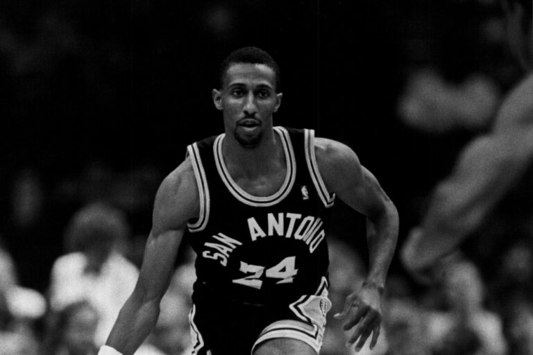 Open Thread: Check out this Spurs “Suite Up” ad from 1986