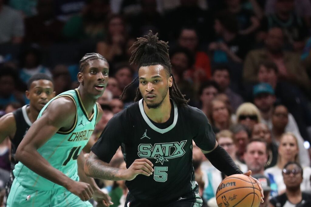 Open Thread: Despite two losses, the Spurs accumulate some impressive personal accolades