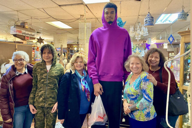 Open Thread: Wemby seen shopping at a local antique store