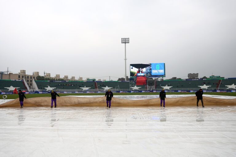 Pakistan, Bangladesh share points after washout