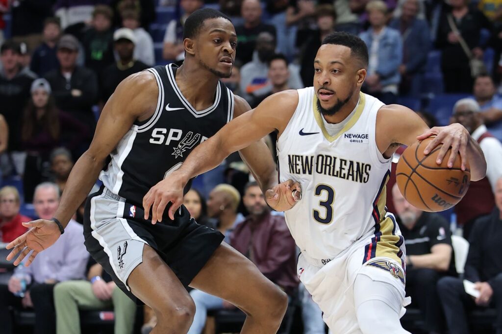Spurs blow another big lead in second straight loss to Pelicans