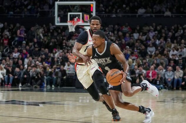 Spurs Highlights: Fox and Johnson drop 53 on the Pistons