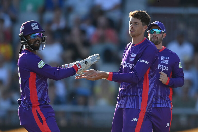 Surrey sign Mitchell Santner to plug T20 spin gap