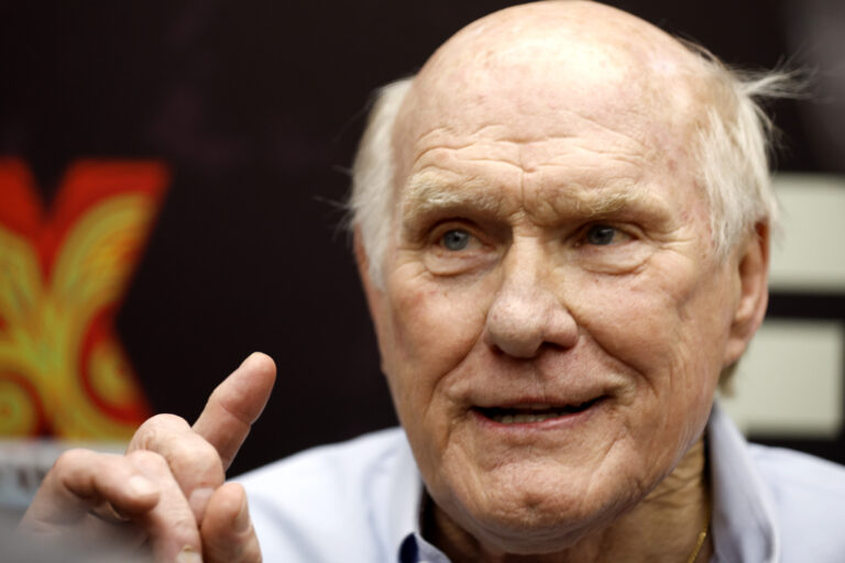 Terry Bradshaw reveals his desired retirement timeline from Fox Sports: ‘That’s pushing it’