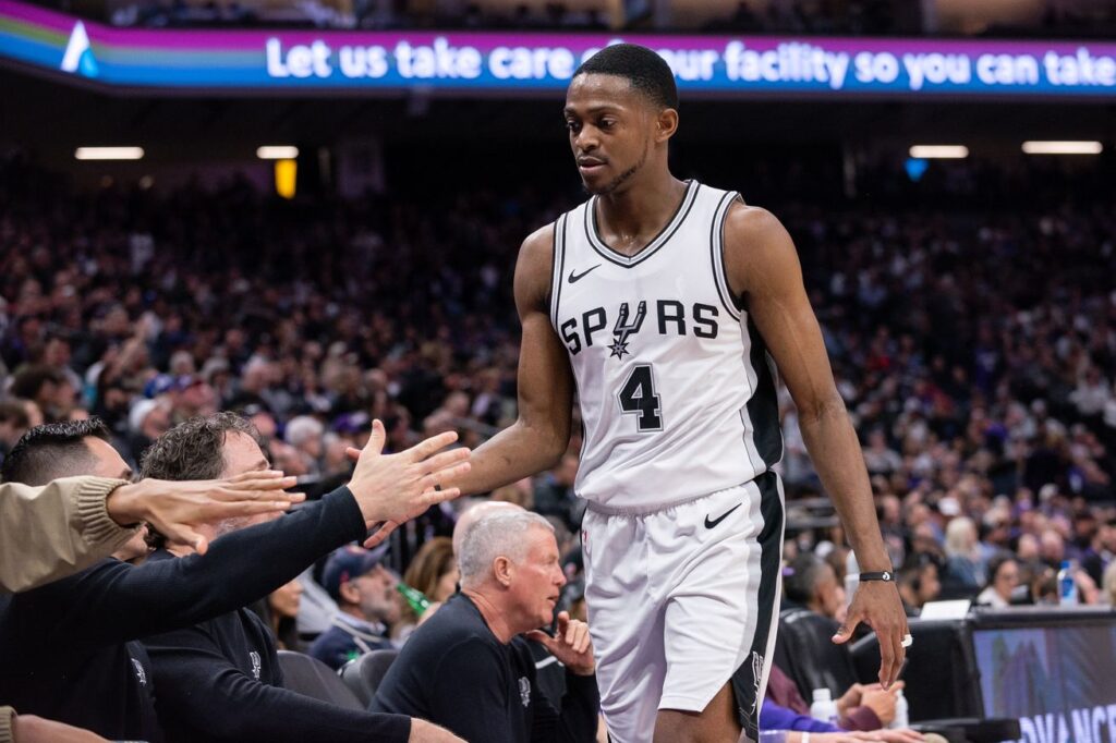 De’Aaron Fox to have surgery on his pinky finger, out for the rest of the 2024/25 season