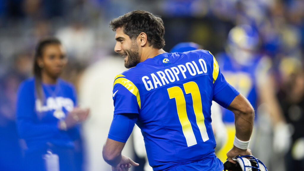 Former Raiders quarterback takes shot at team during press conference