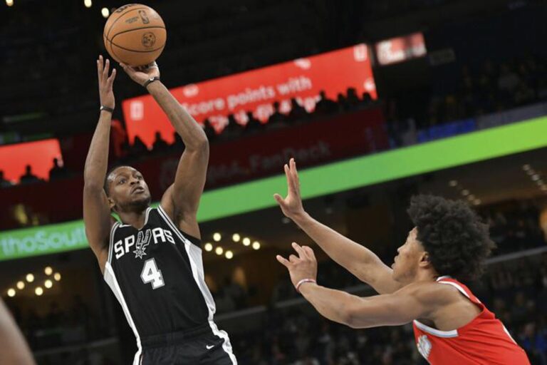 Highlights: De’Aaron Fox drops game-winner in win over Grizzlies