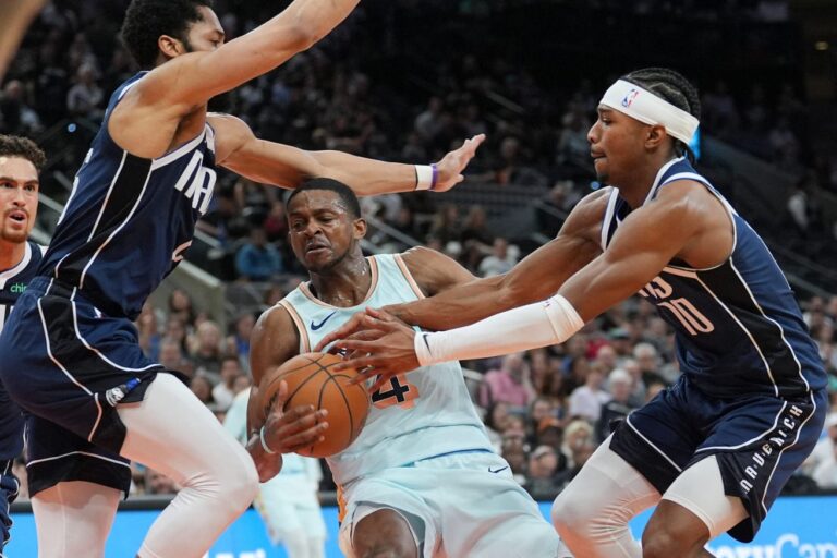 Highlights: De’Aaron Fox’s 32-point, near triple-double leads Spurs to victory vs Mavs