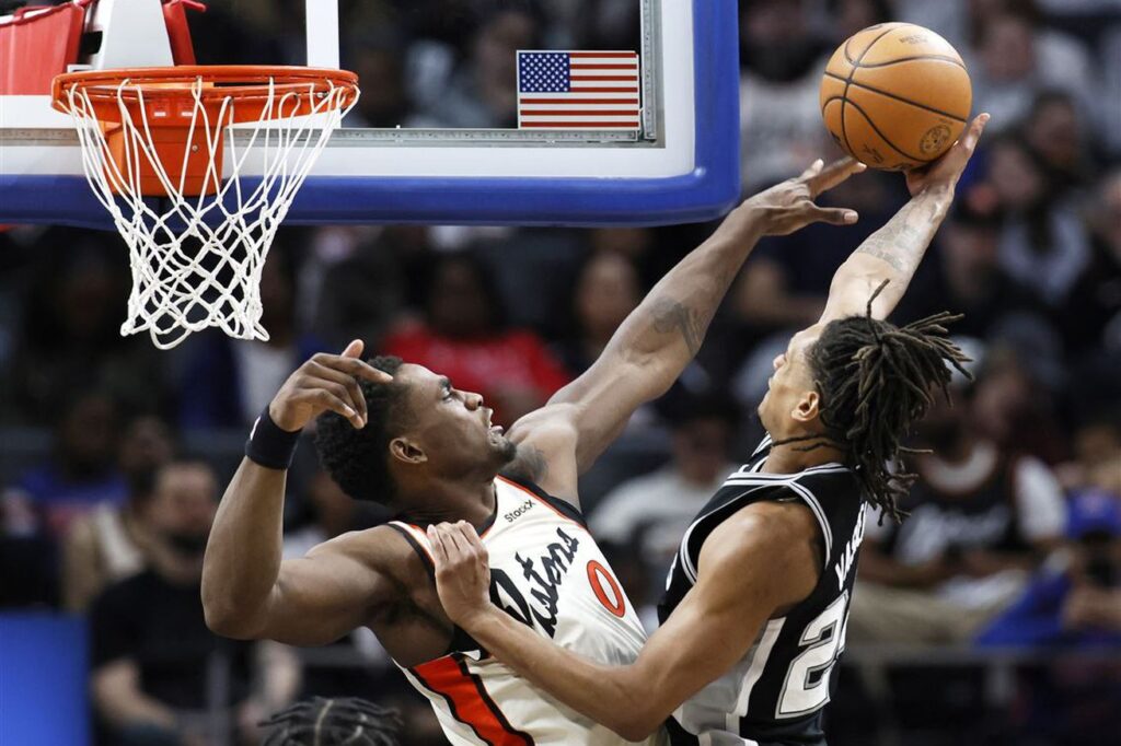 Highlights: Devin Vassell’s 26 points were a bright spot in loss to Pistons