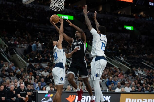 Highlights: Harrison Barnes turns back time against the Mavericks