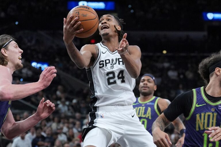 Highlights: Spurs’ balanced attack sparks win vs Pelicans