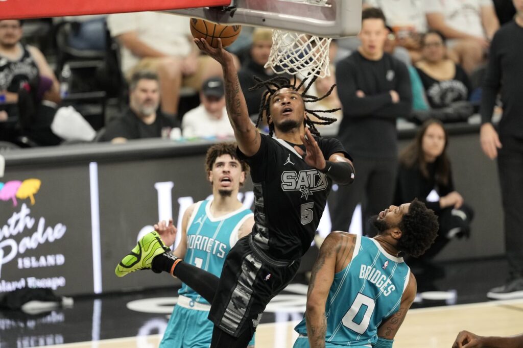 Highlights: Stephon Castle stands out in Spurs stinging loss to the Hornets