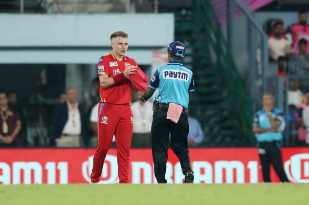 IPL to allow one ball change on demand to counter dew