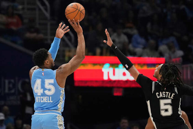 Jarrett Allen’s 29 points, Donovan Mitchell’s 14 assists lift Cavaliers to 124-116 win over Spurs