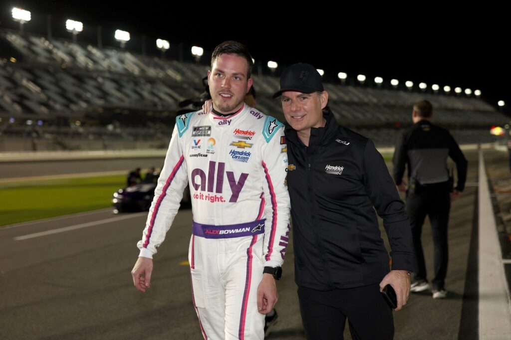 Jeff Gordon expresses support for Alex Bowman: "This is our guy"