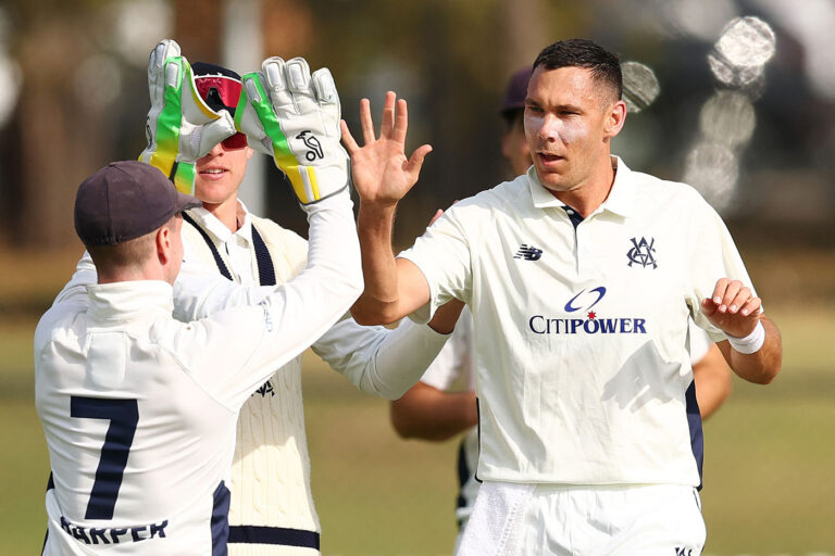 Kellaway holds firm amid Buckingham and Thornton four-wicket hauls