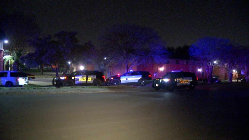 Man found shot in car outside SE Side apartment complex; dies at hospital, SAPD says