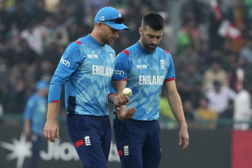 Mark Wood ruled out for four months after knee surgery