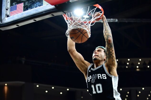 Open Thread: Social media magnate Jimmy Darts treats a Spurs fan to the experience of a lifetime