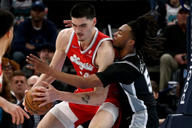 Spurs show grit in surprising win against Grizzlies to close Rodeo Road Trip