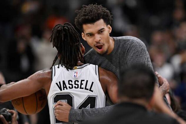 Victor Wembanyama travels with Spurs to support teammates amid De’Aaron Fox’s return to Sacramento